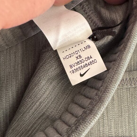 Nike Women's Gray Sports Bra, Size XS NWOT - Picture 3 of 6